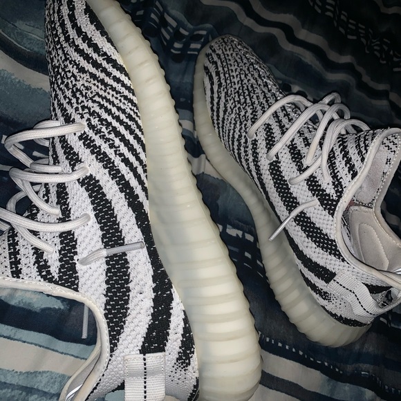 COPY - Yeezy 350 Zebra - Picture 3 of 4